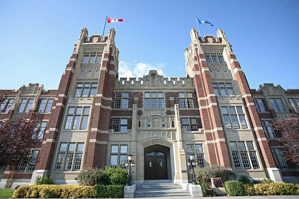 List of Top 10 Law Universities in Canada (2022 Updated) || VastLearners
