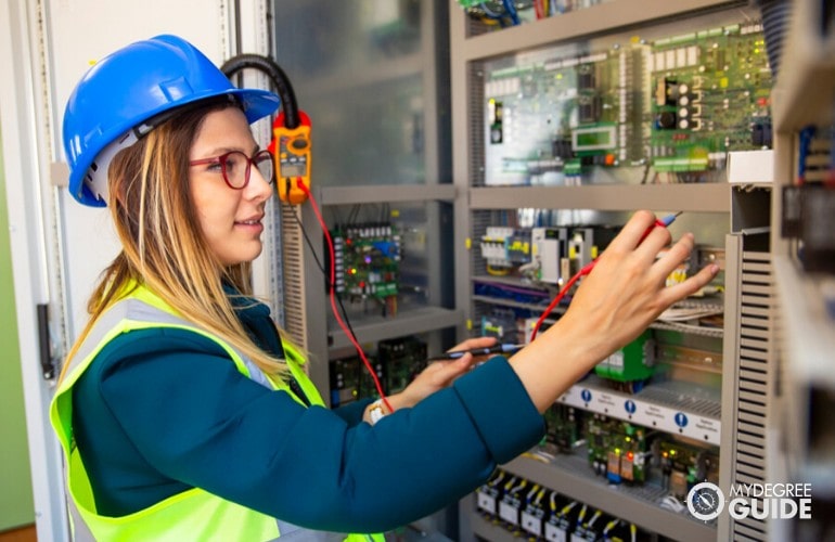 25 Best Online Electrical Engineering Degrees [2022 Guide]